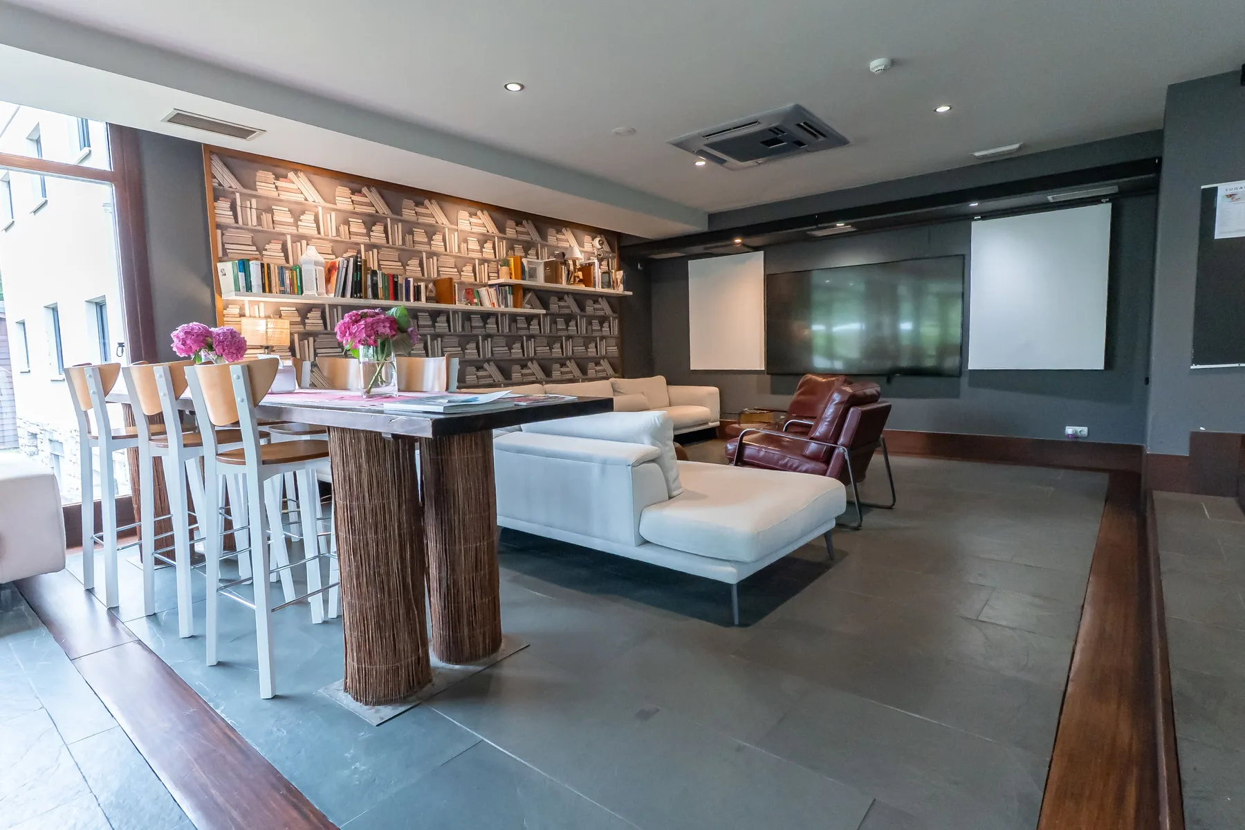 Hotel cafeteria