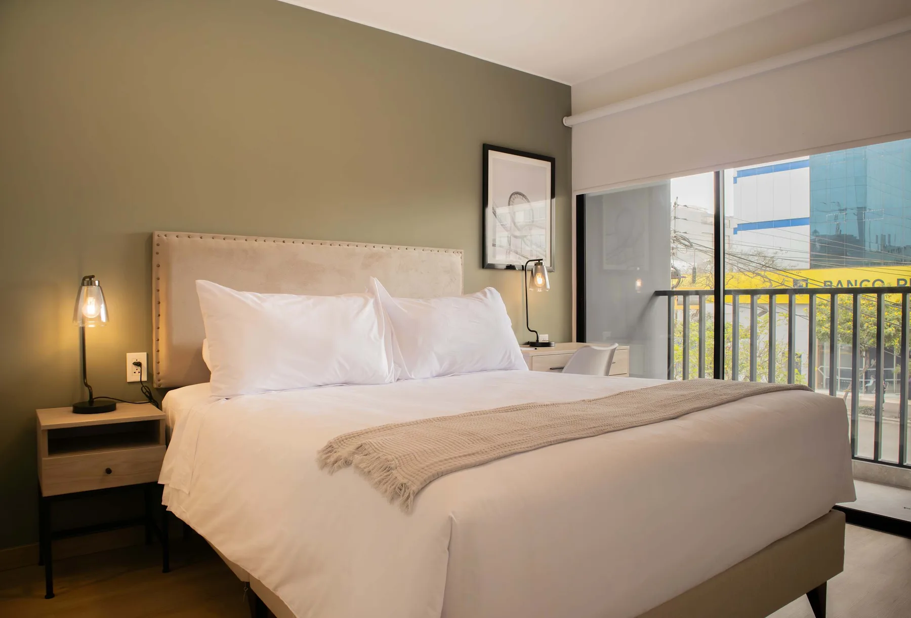 Contemporary 1BR w/ Balcony in Miraflores