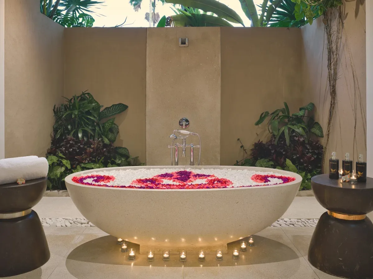 Presidential Royal Suite outdoor flower bath