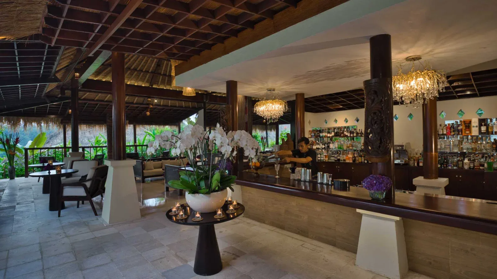 Bar and Lounge