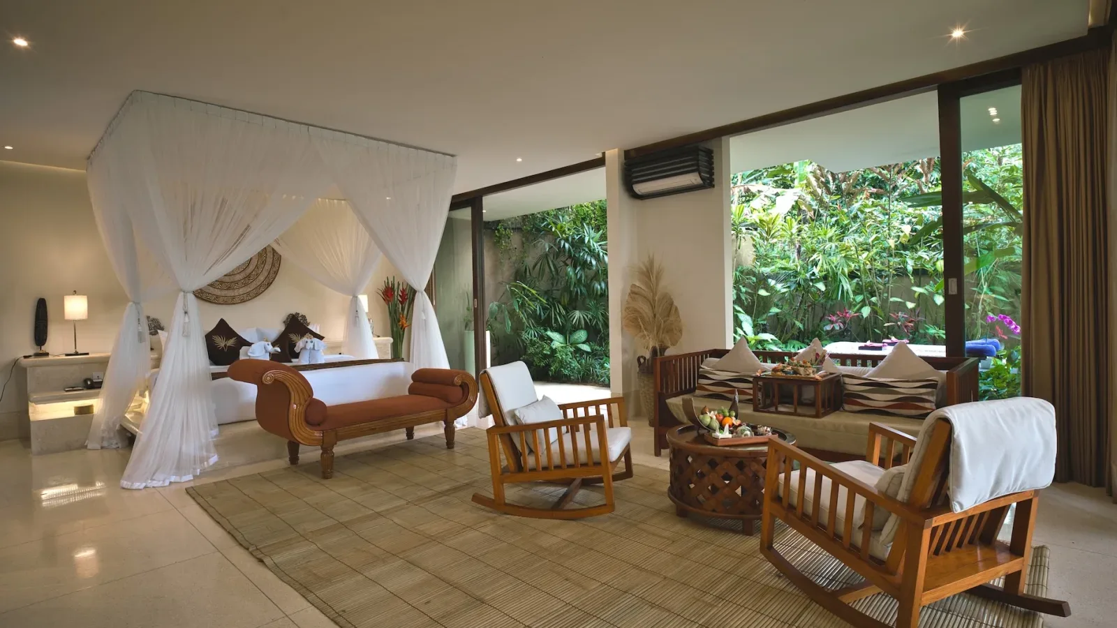 Presidential Royal Suite among tropical gardens