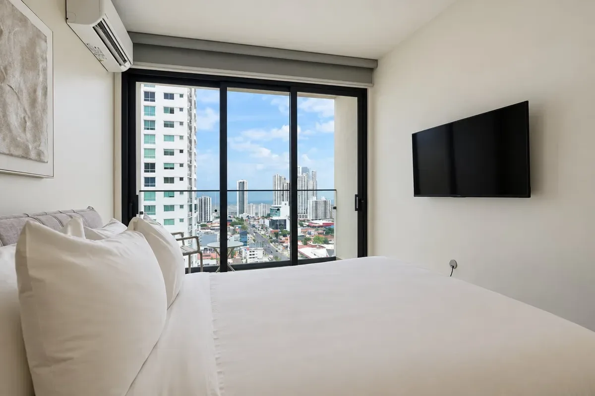 2BR City Escape w/ Balcony in San Francisco