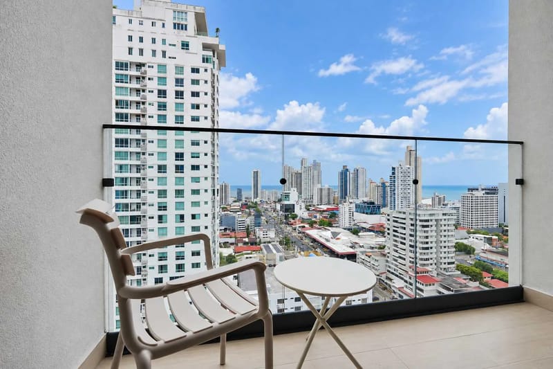 2BR City Escape w/ Balcony in San Francisco