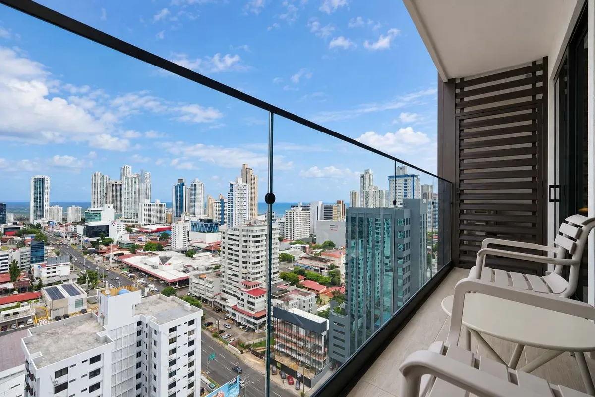 2BR City Escape w/ Balcony in San Francisco