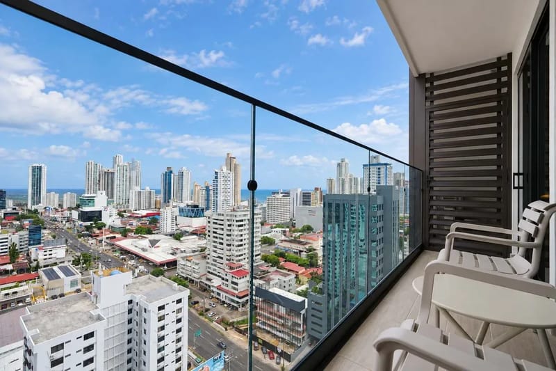 2BR City Escape w/ Balcony in San Francisco