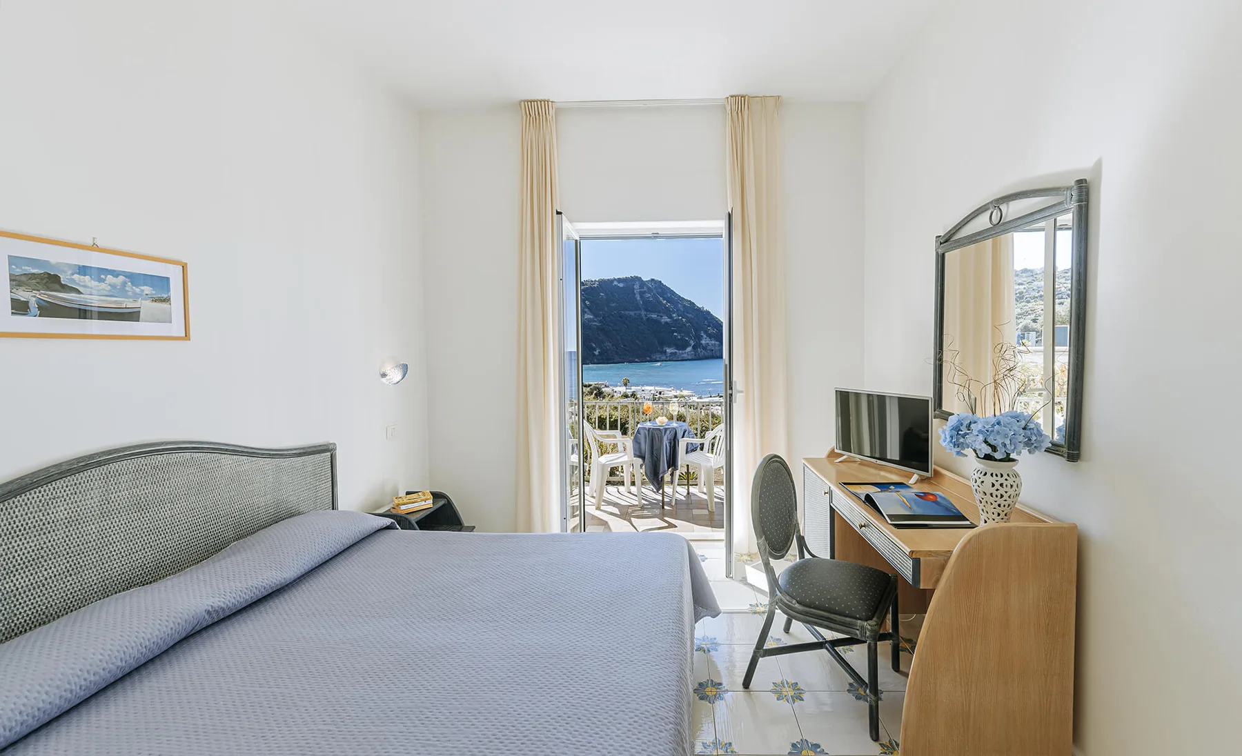 Sea-view comfort room in the central building