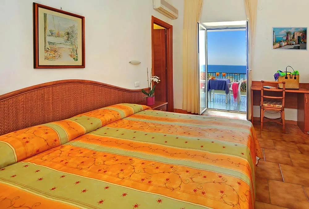Sea-view room in the Villa La Rosa annex