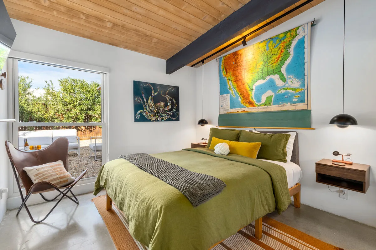 Hollywood Hideaway