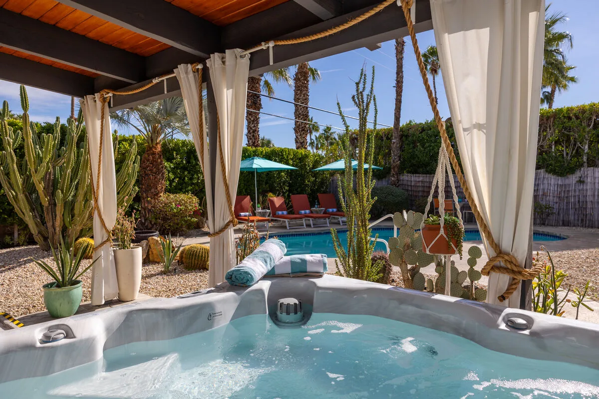 Hollywood Hideaway