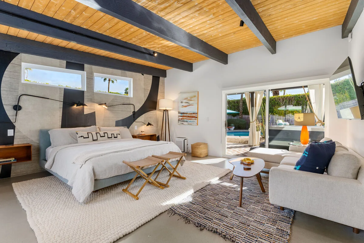 Hollywood Hideaway