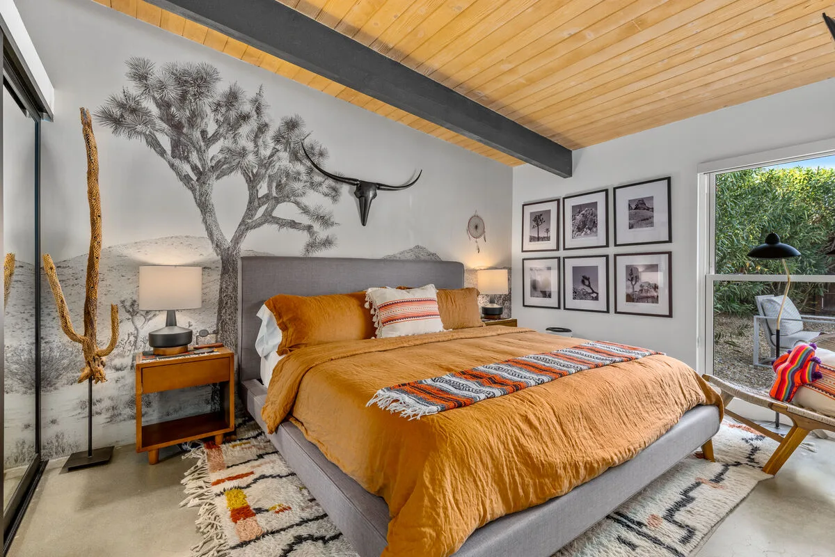 Hollywood Hideaway