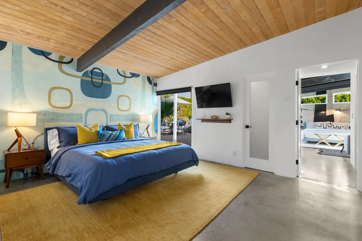 Hollywood Hideaway