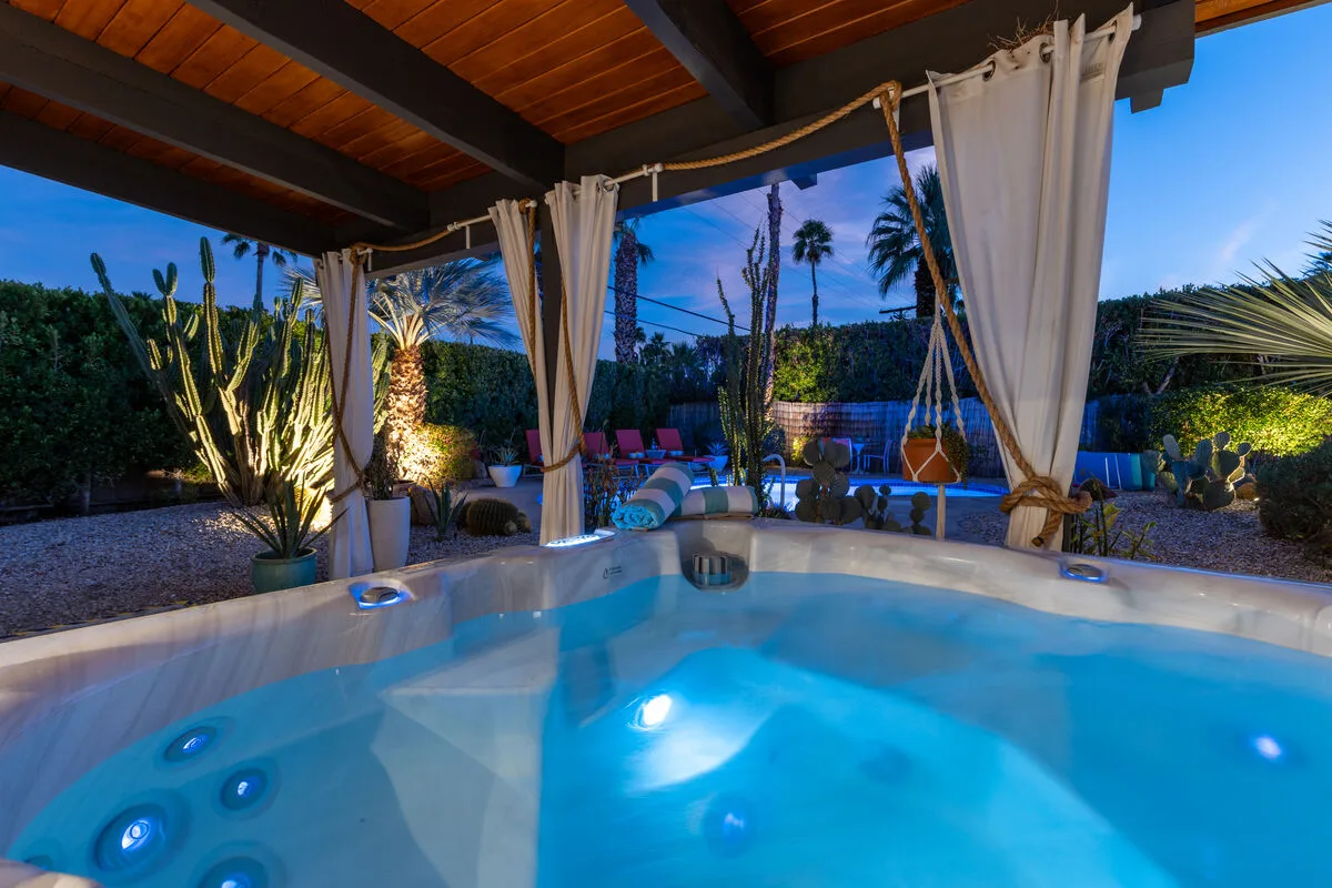 Hollywood Hideaway