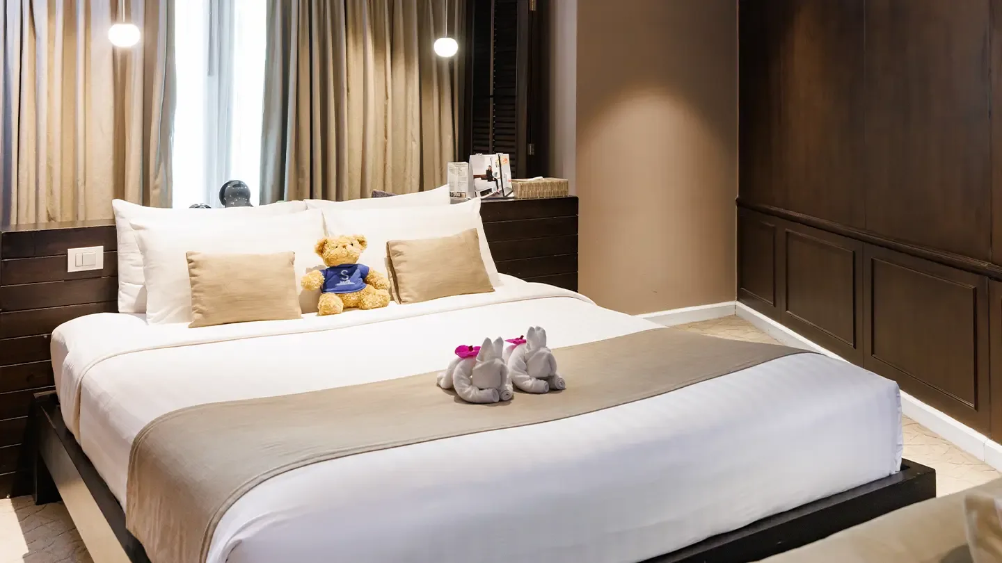 Baño de la suite con jacuzzi, con bañera de hidromasaje grande