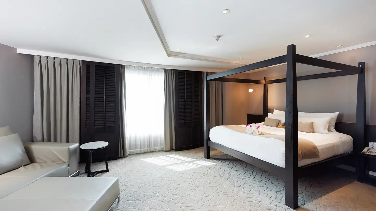 Suite Business con cama king con dosel