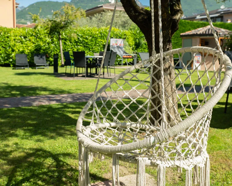 Jardín del hotel entre Arco y Riva del Garda