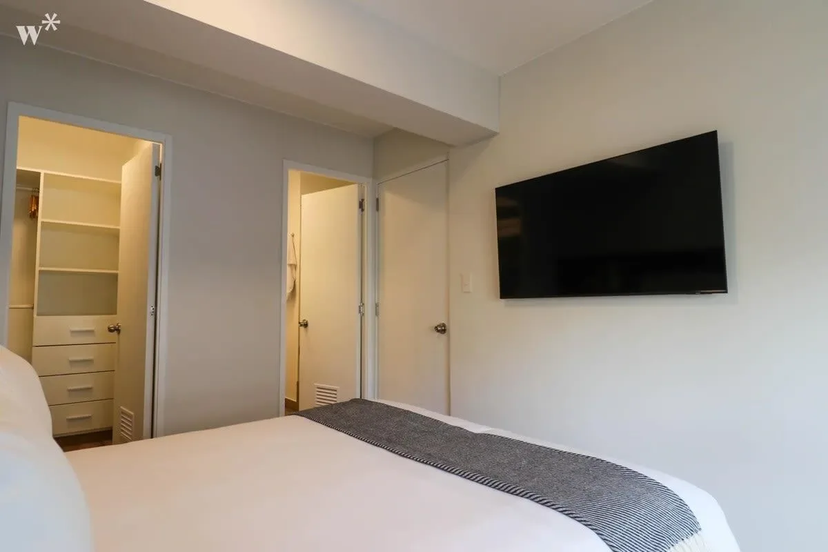 Authentic 2BR in Miraflores