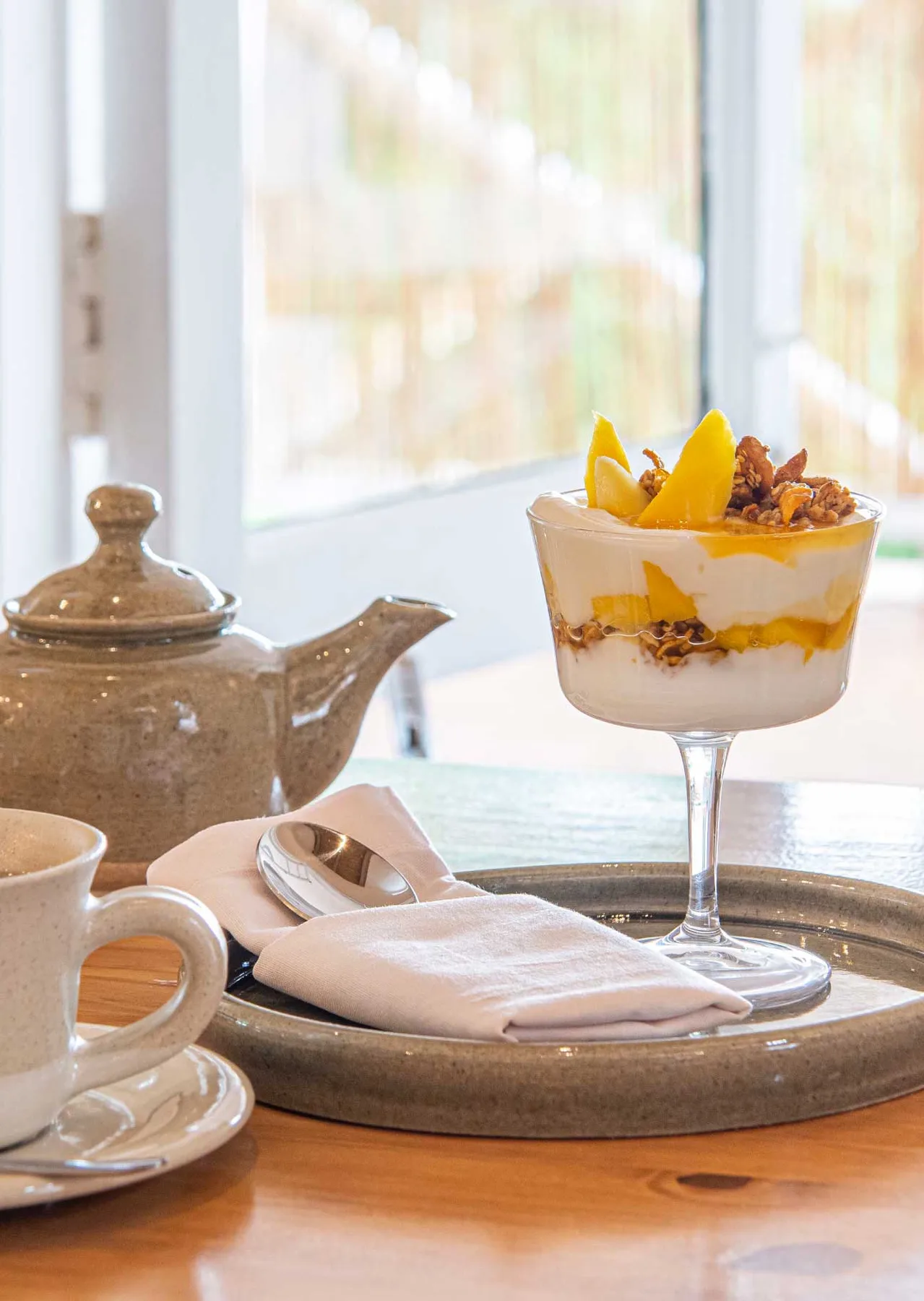 Parfait de yogur para el desayuno en Kefi Hotel Café