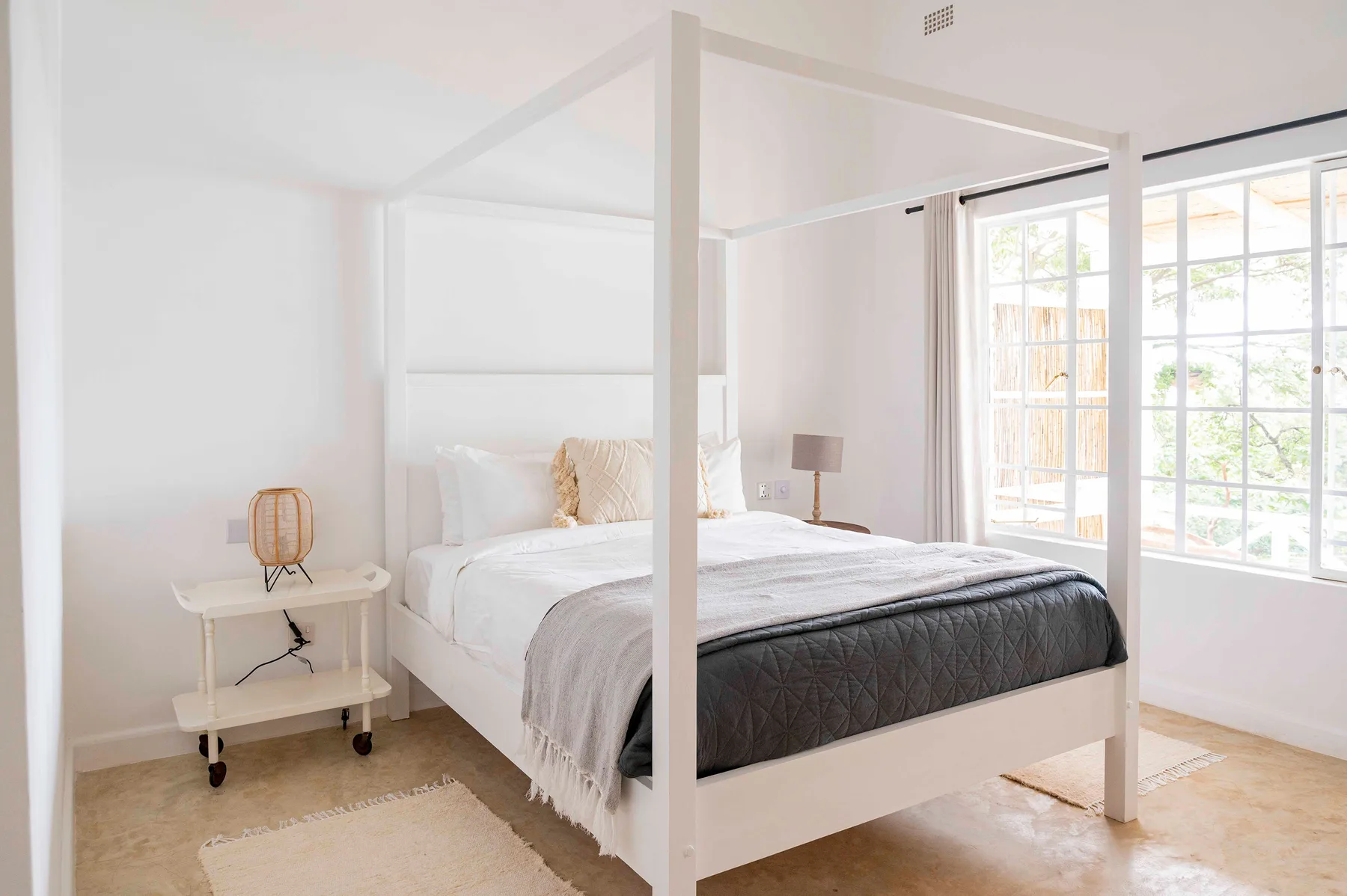 Interior de una habitación de Kefi Hotel Café