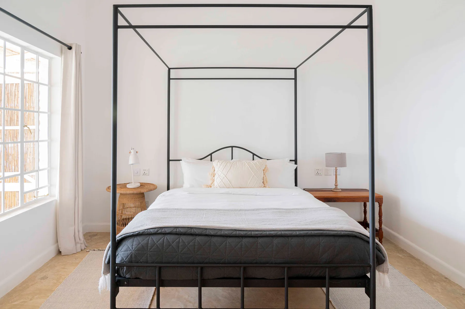 Interior de una habitación de Kefi Hotel Café