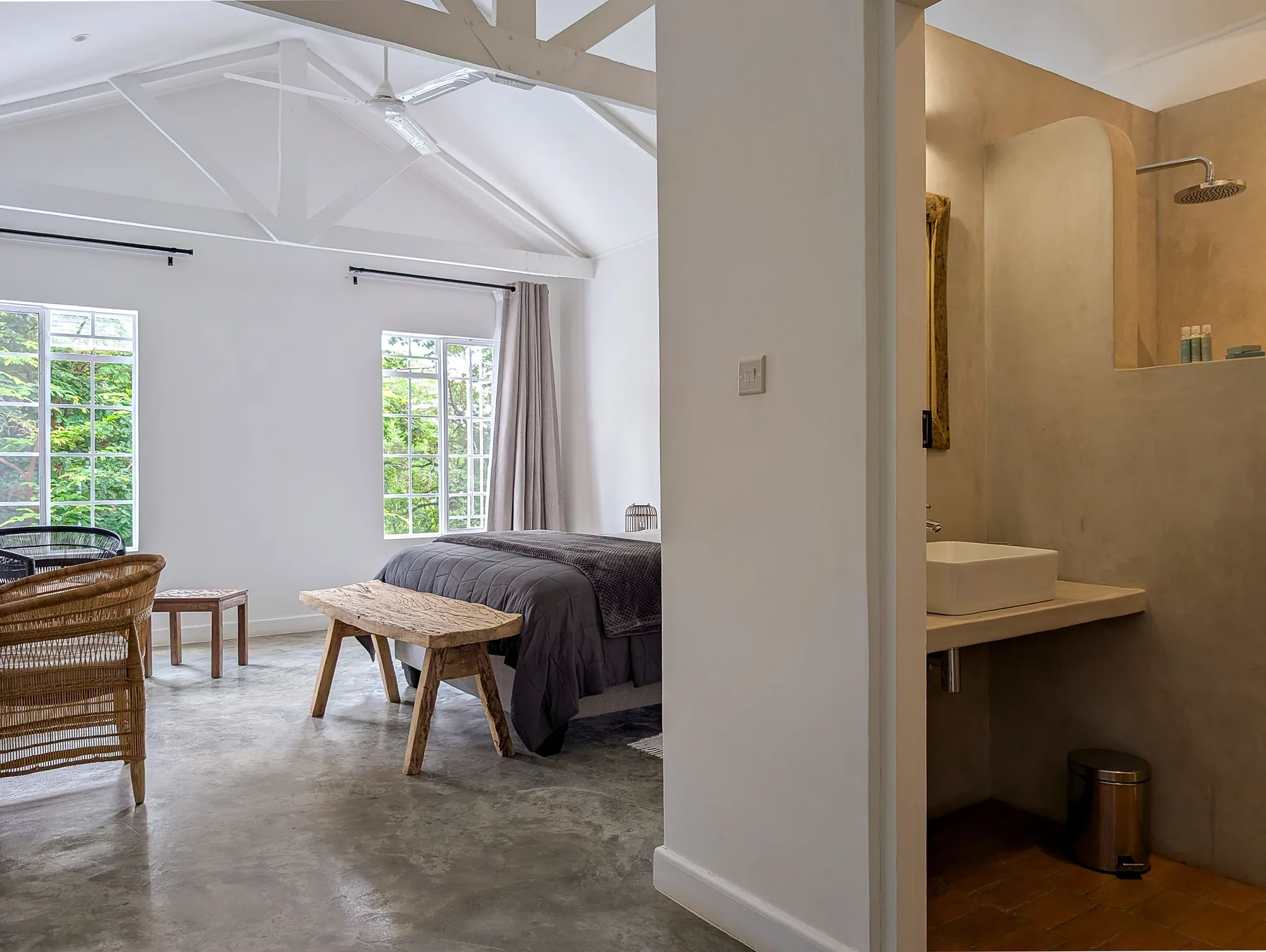 Interior de una habitación de Kefi Hotel Café