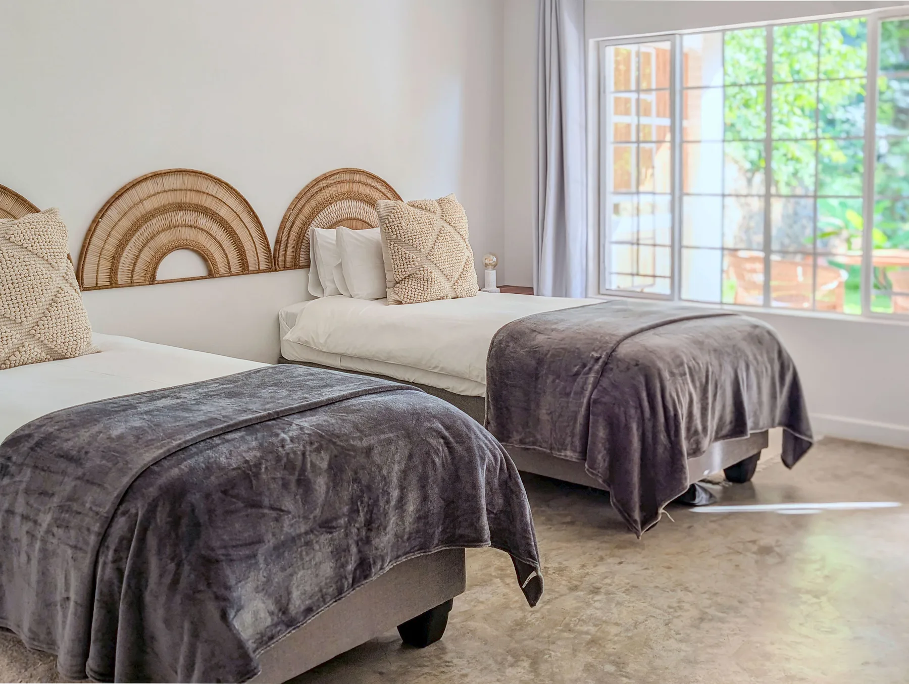 Interior de una habitación de Kefi Hotel Café