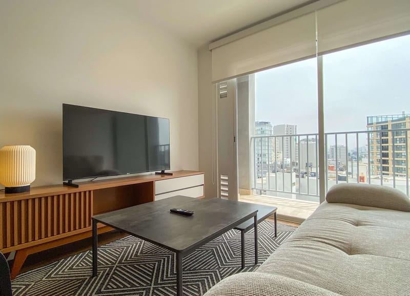 Upscale 2BR w/ Balcony & View in Miraflores