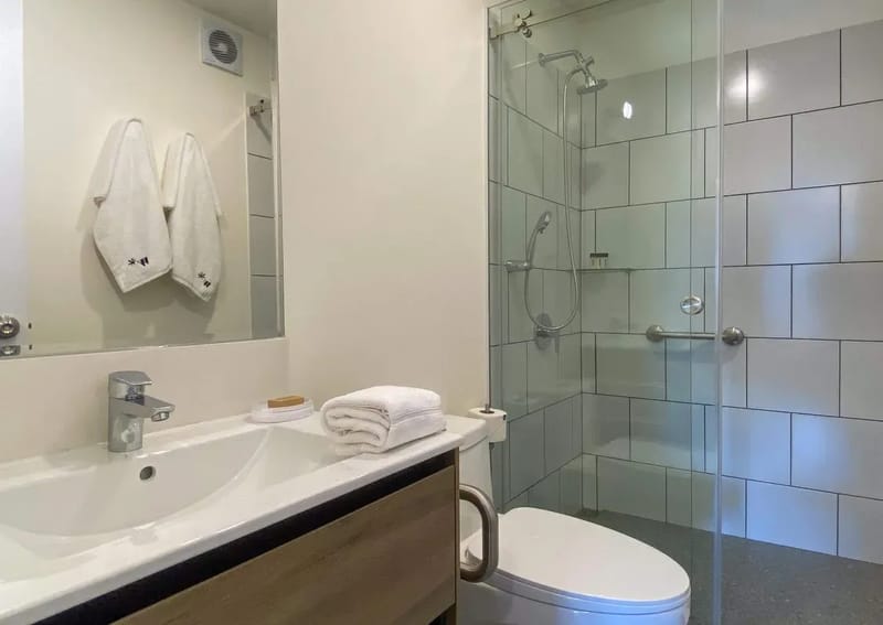 Upscale 2BR w/ Balcony & View in Miraflores