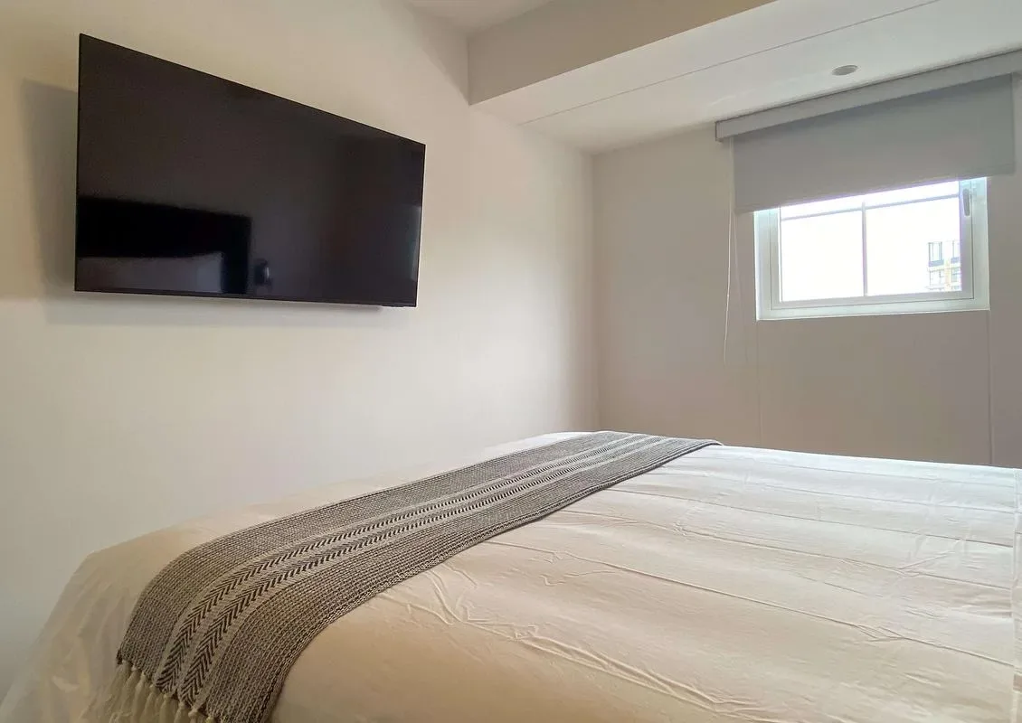 Upscale 2BR w/ Balcony & View in Miraflores