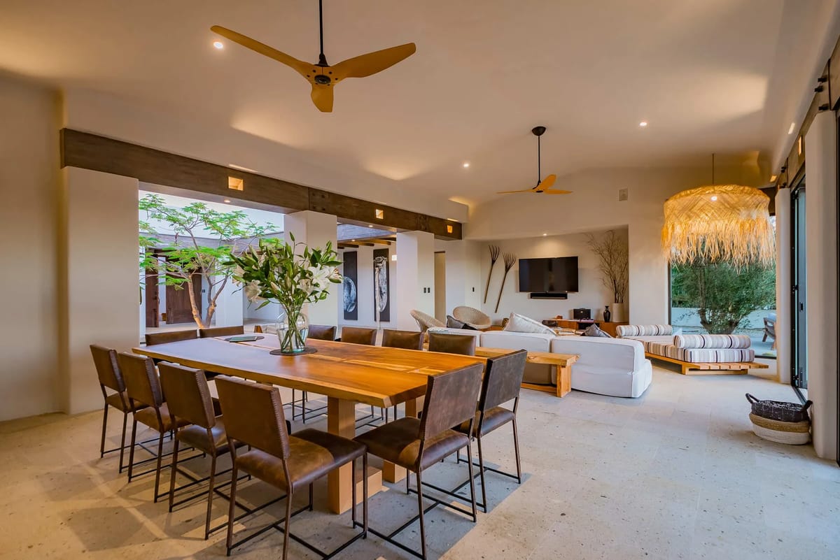 Luxury 5BR Villa w/ Pool & Sea Views