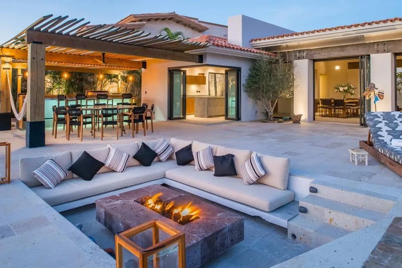 Luxury 5BR Villa w/ Pool & Sea Views