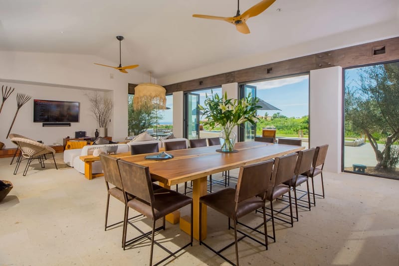 Luxury 5BR Villa w/ Pool & Sea Views