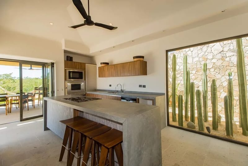 Luxury 5BR Villa w/ Pool & Sea Views