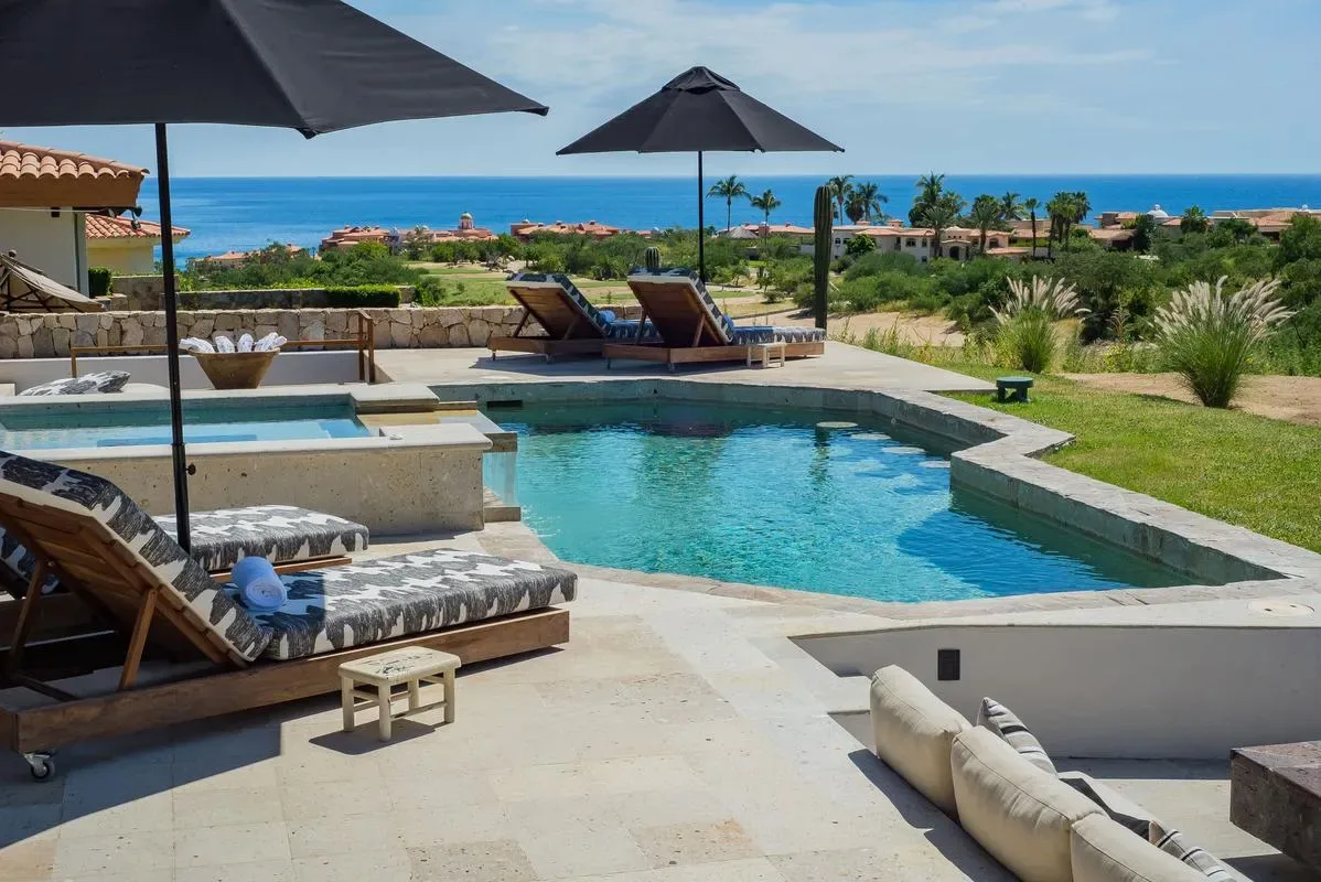 Luxury 5BR Villa w/ Pool & Sea Views