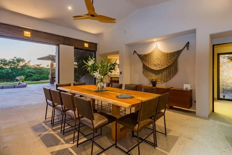 Luxury 5BR Villa w/ Pool & Sea Views