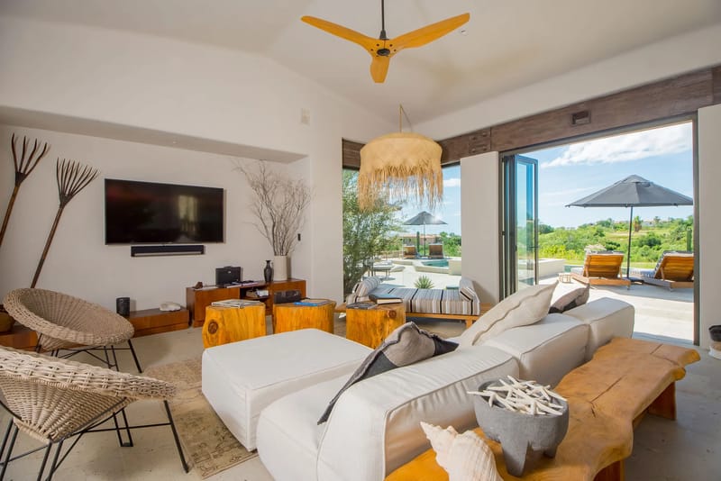 Luxury 5BR Villa w/ Pool & Sea Views