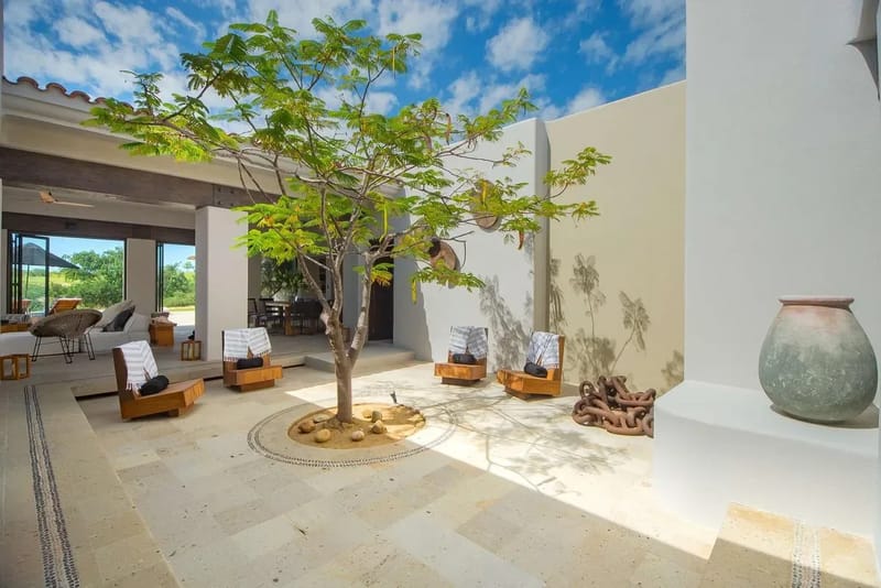 Luxury 5BR Villa w/ Pool & Sea Views