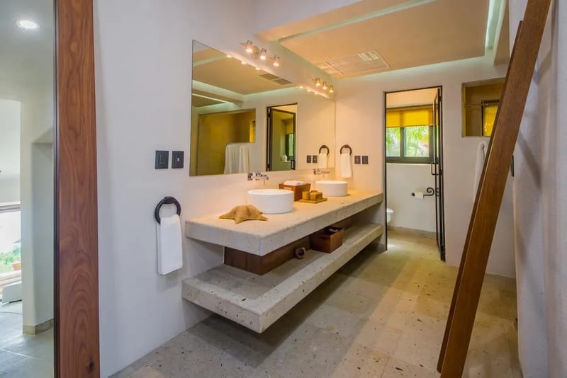 Luxury 5BR Villa w/ Pool & Sea Views