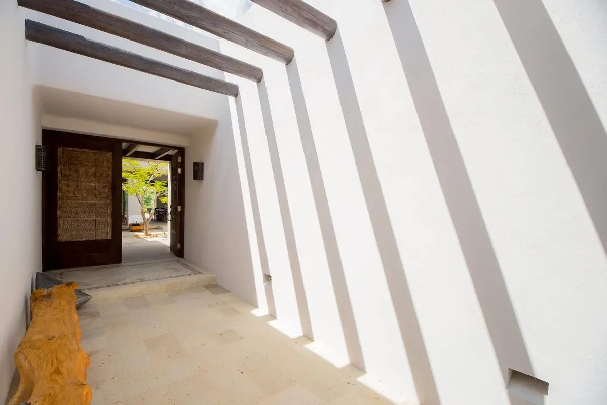 Luxury 5BR Villa w/ Pool & Sea Views