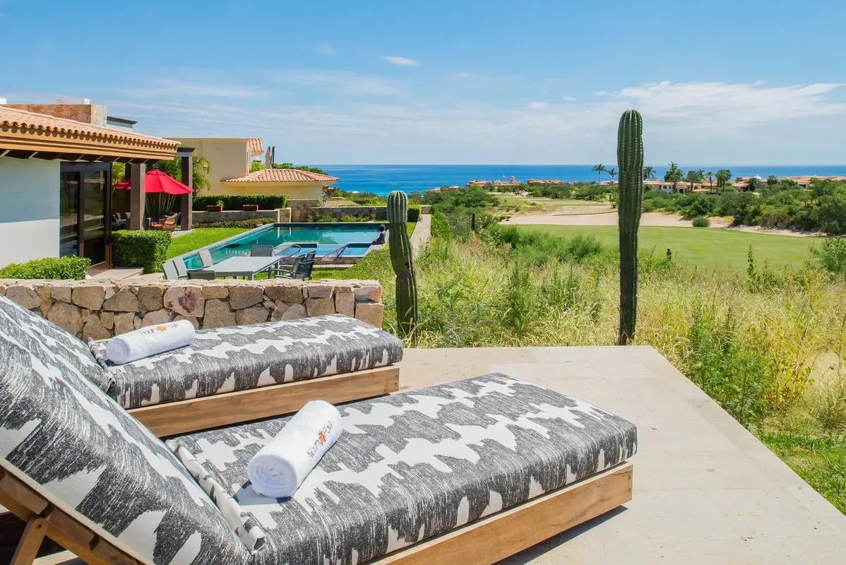 Luxury 5BR Villa w/ Pool & Sea Views