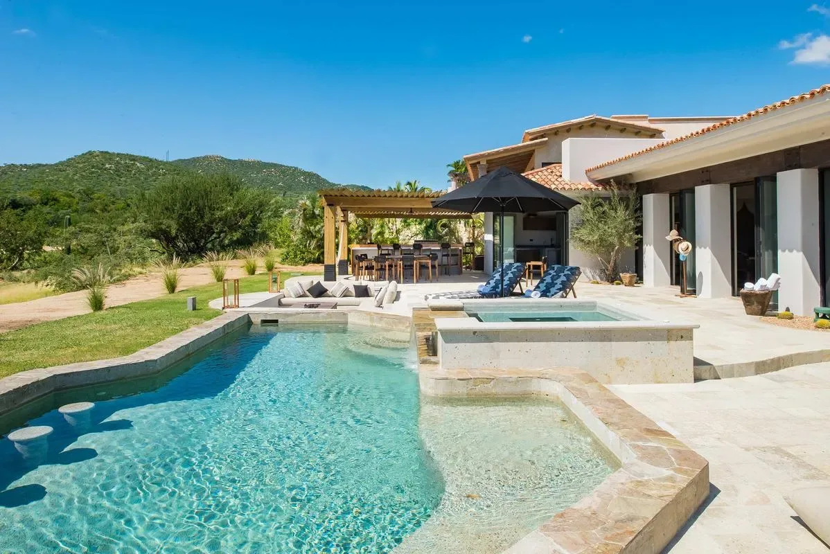 Luxury 5BR Villa w/ Pool & Sea Views