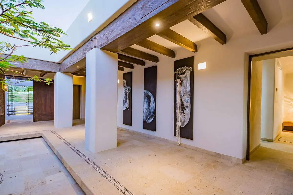 Luxury 5BR Villa w/ Pool & Sea Views