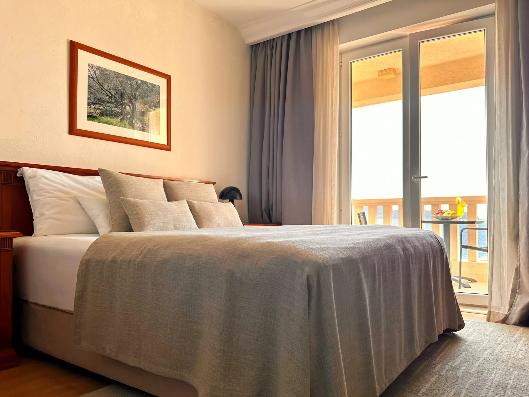 Habitación doble con vistas al mar y balcón