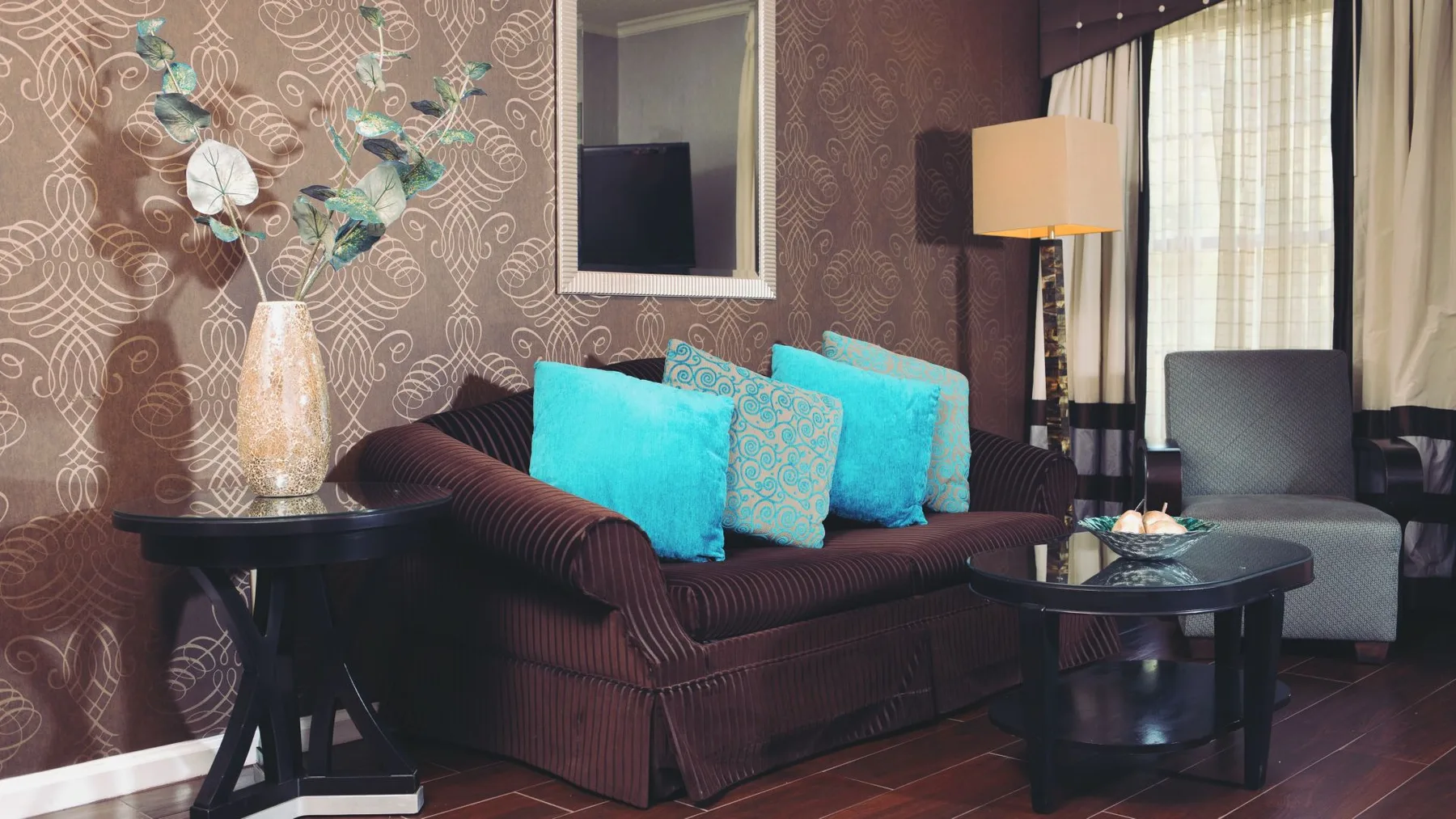 Suite tipo estudio con cama king en el patio