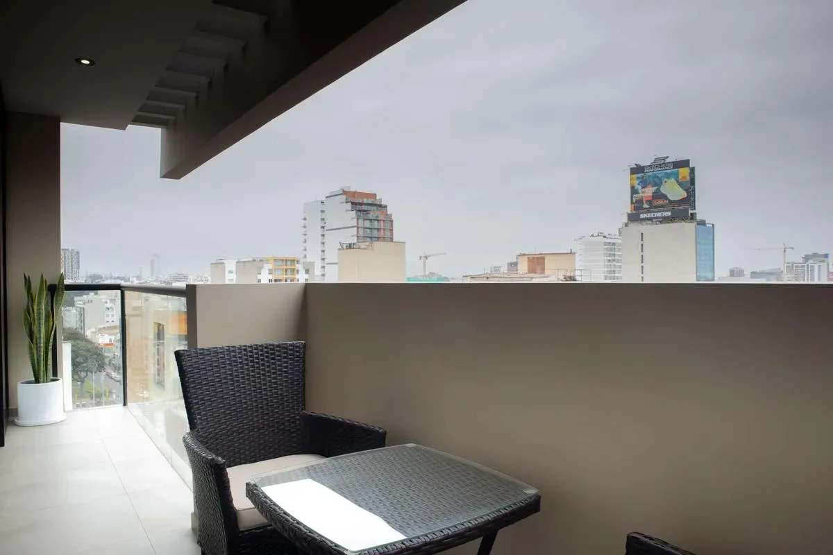Modern 3BR w/ Balcony Near Kennedy Park