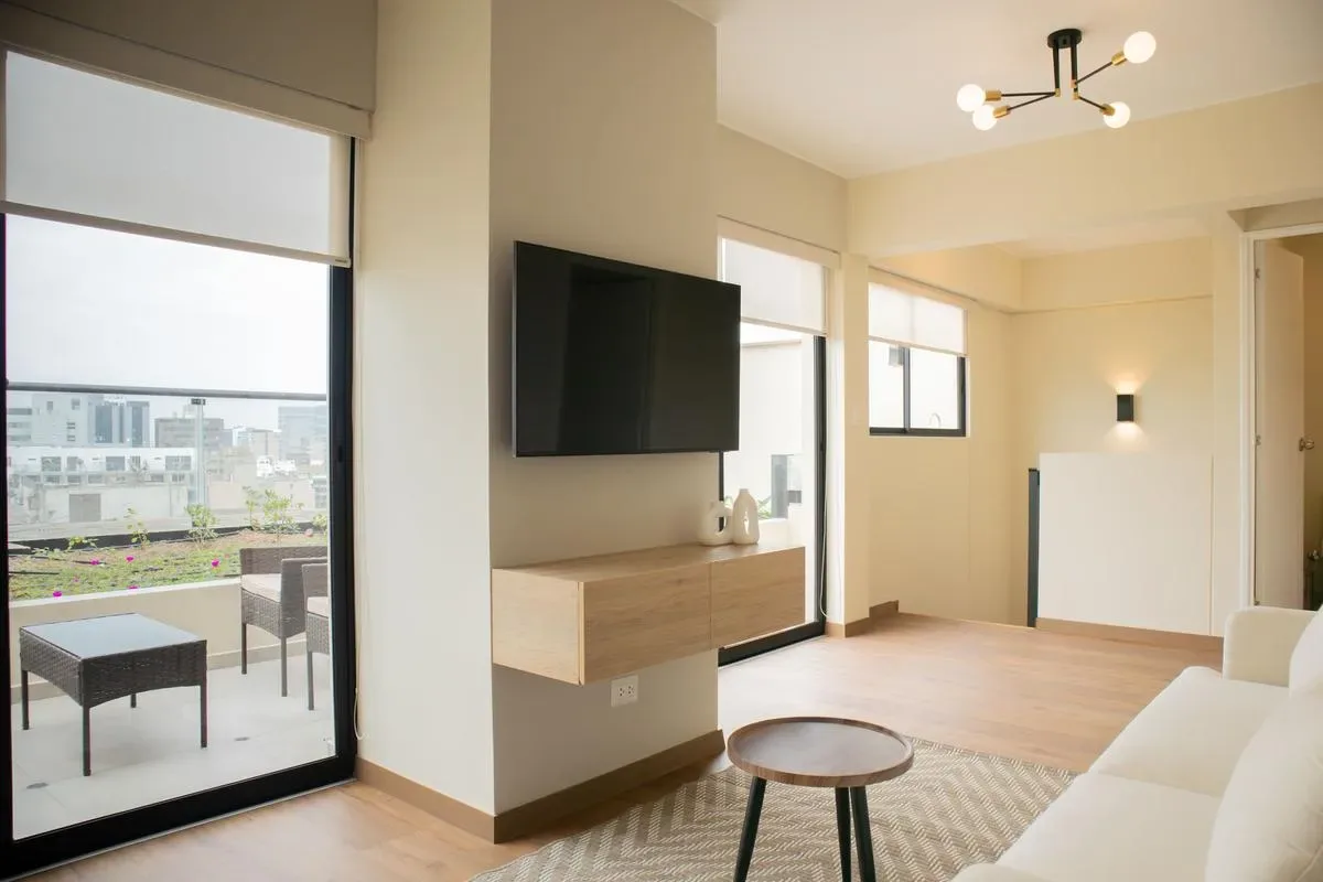 Modern 3BR w/ Balcony Near Kennedy Park