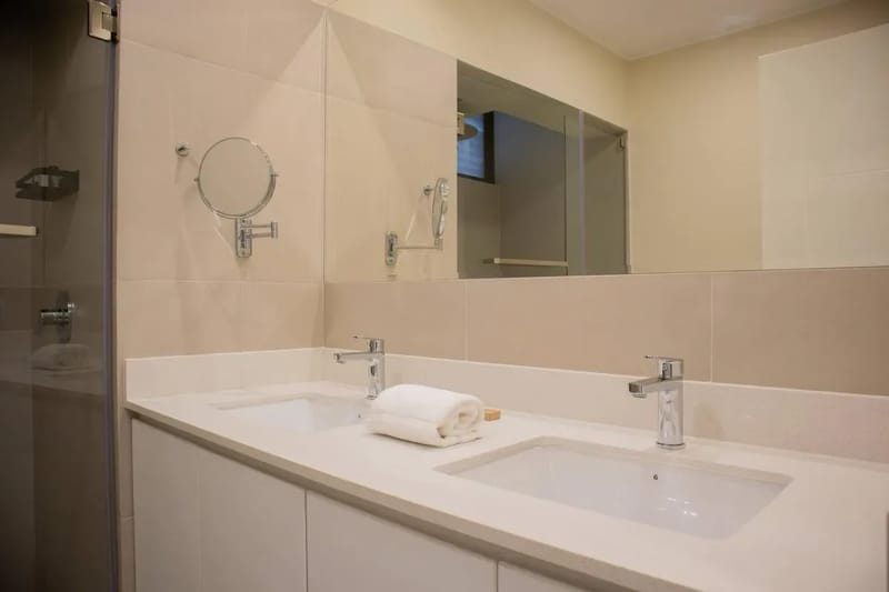 Modern 3BR w/ Balcony Near Kennedy Park