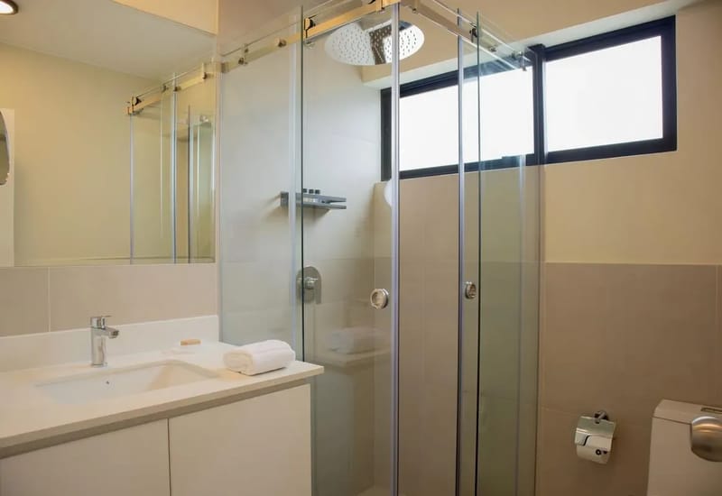 Modern 3BR w/ Balcony Near Kennedy Park