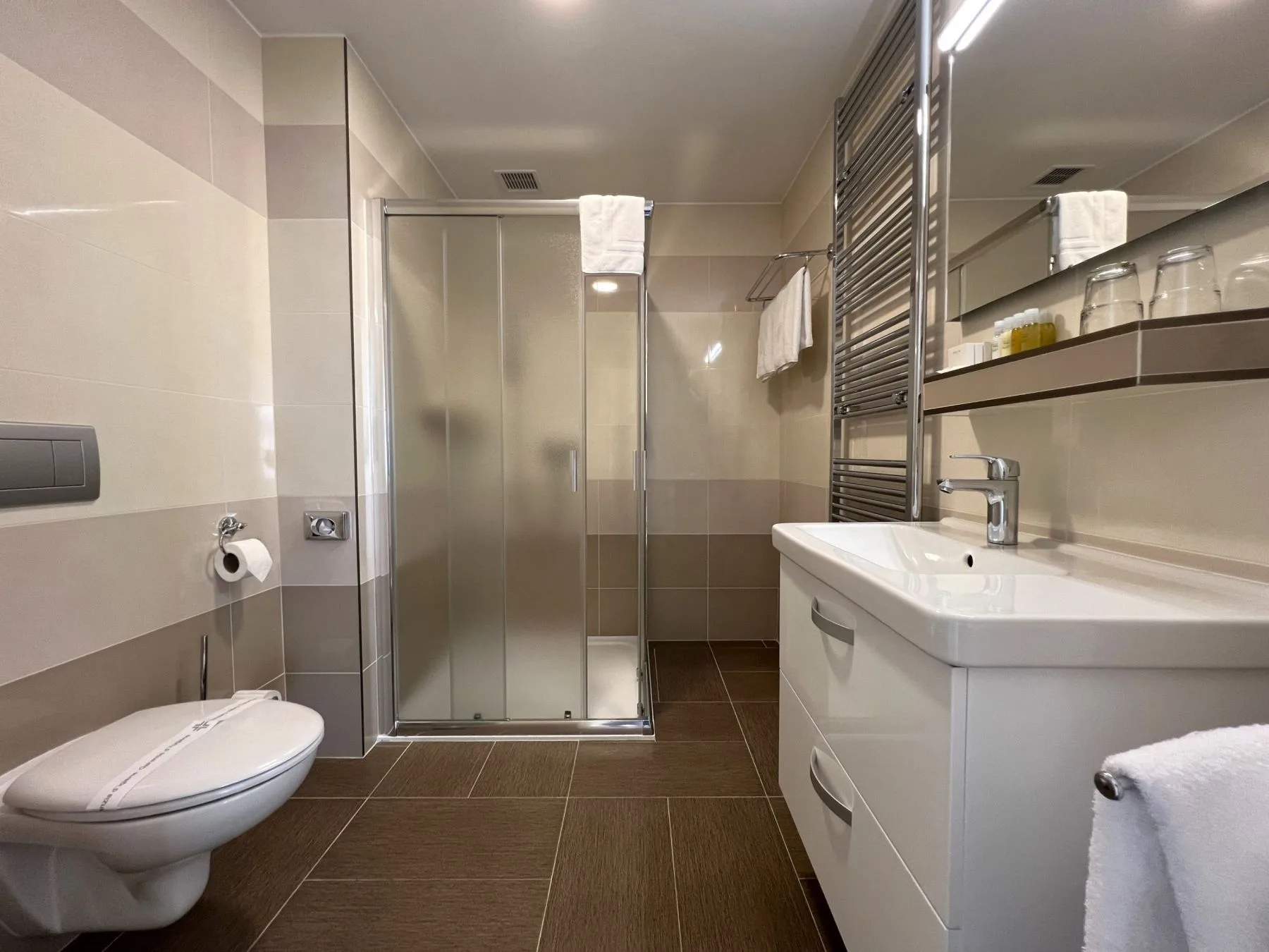 Apartment bathroom with a shower