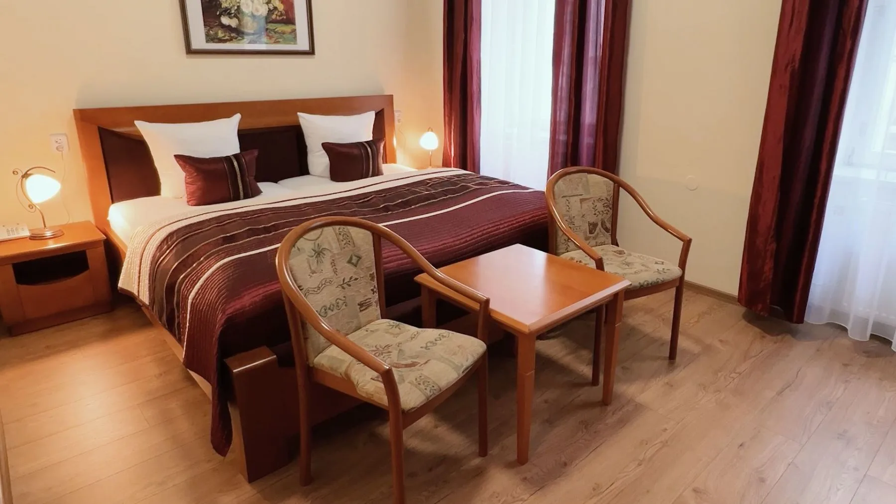Standard room with a double bed